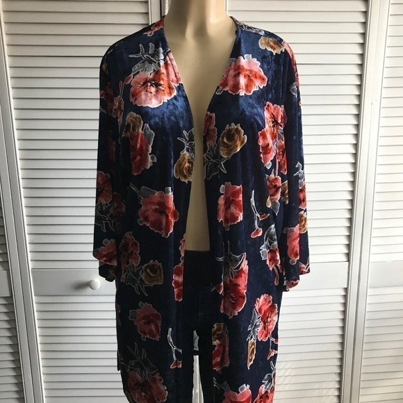 Monteau Velvet Kimono - Picture 1 of 10